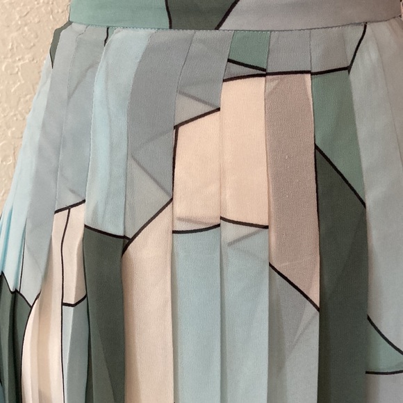 Ann Taylor Geo Pleated Skirt Size 10 Pleated skirt🌸 - Picture 8 of 11